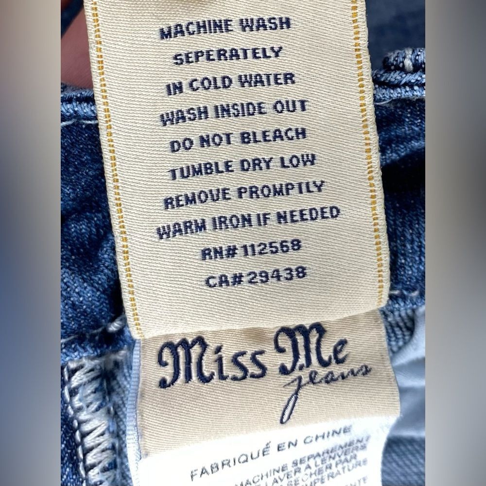 Miss Me Capri Jeans Women’s 28x20.5 Low Rise Distressed Stretch EUC - Picture 10 of 13